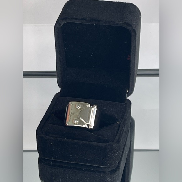 Louis Vuitton Berg Lock Me Silver Tone Ring Size 6 - Picture 9 of 9